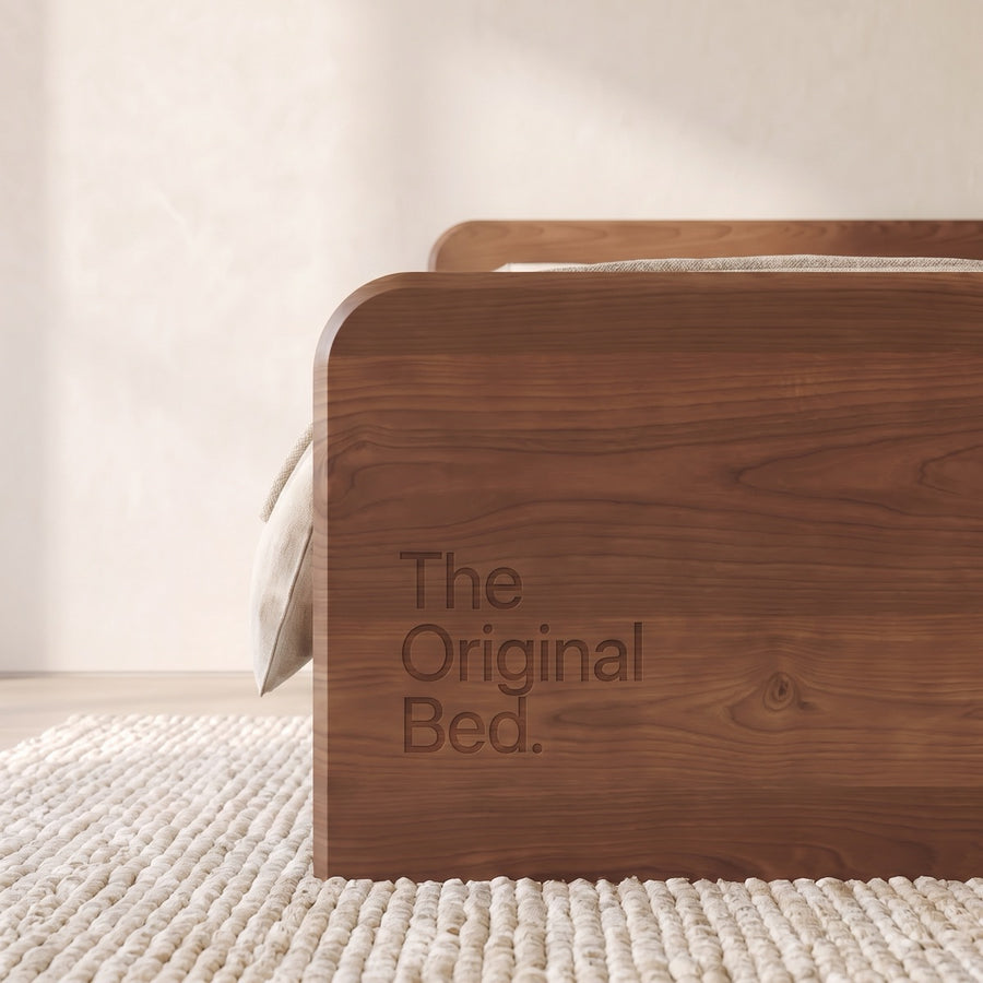 Ayak ucu paneli — ton üstü ton The Original Bed. imzası ve muyu logosu